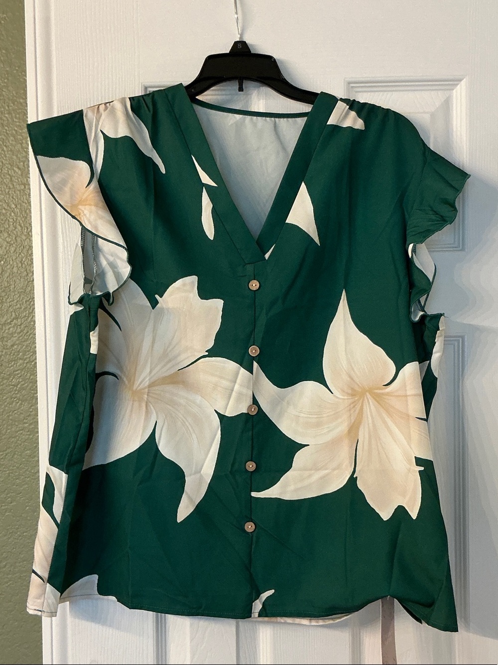 SHEIN Green V-Neck Floral Button Blouse
